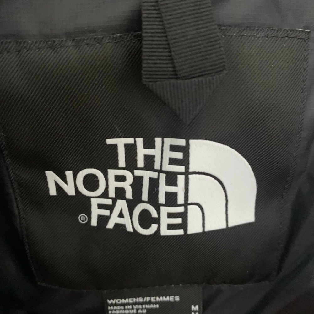 North Face Cropped Black Nupste Coat. Size Medium.